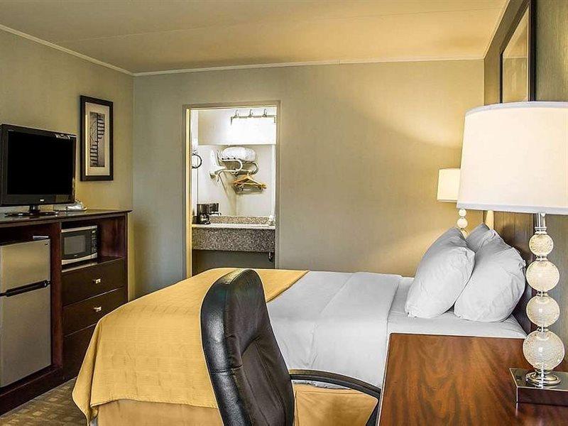 Quality Inn Кеймбридж Екстериор снимка