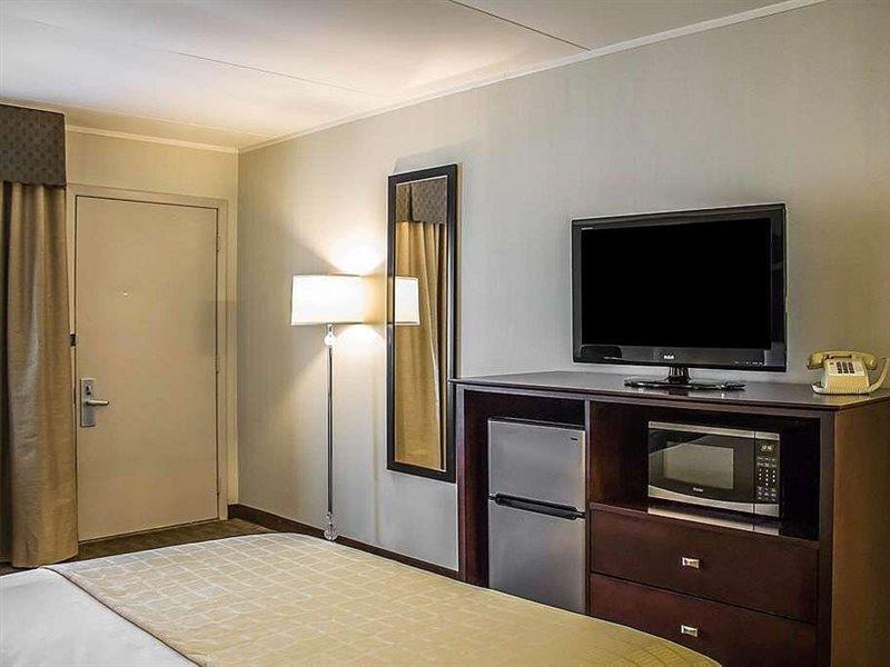 Quality Inn Кеймбридж Екстериор снимка
