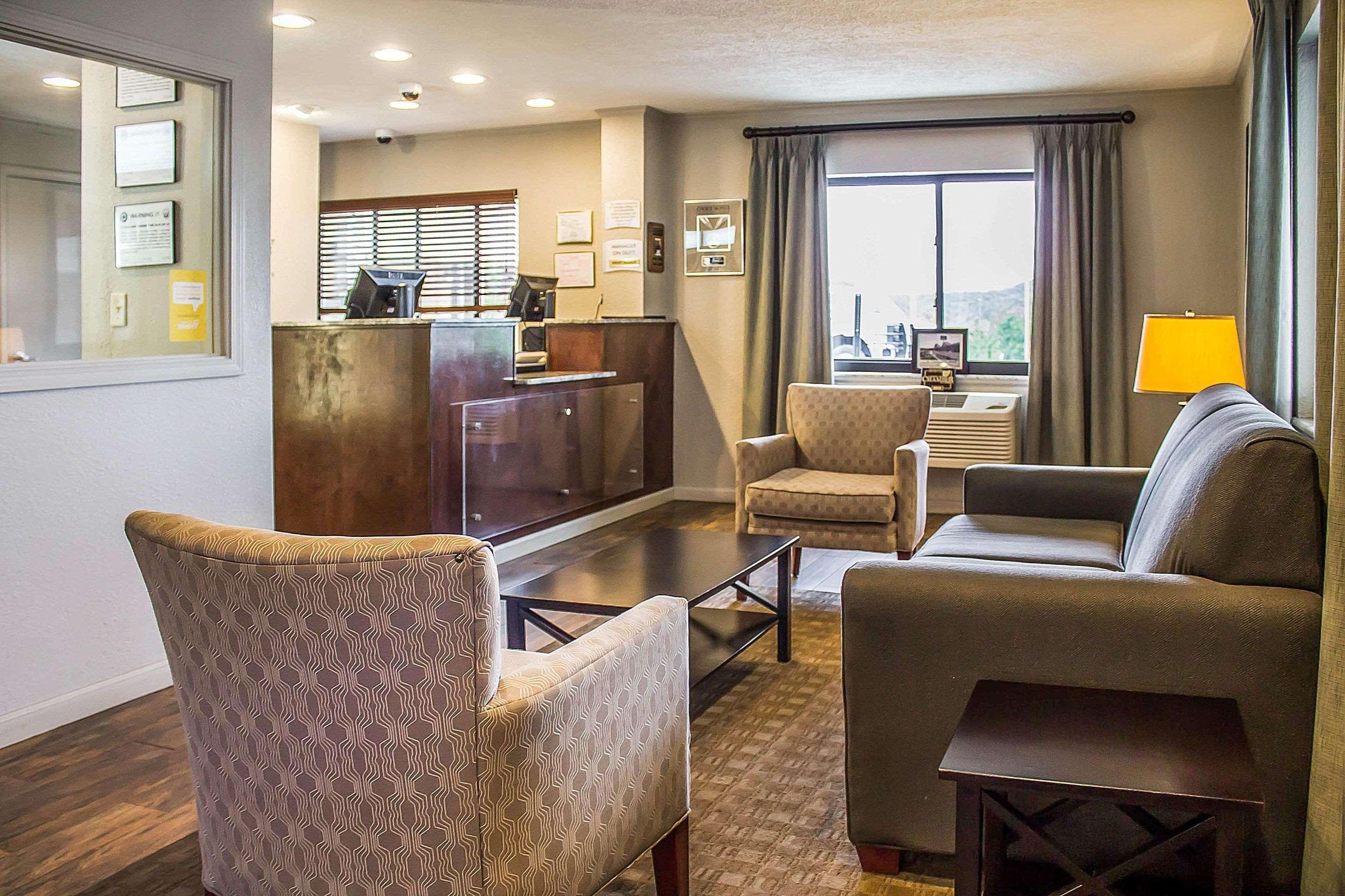 Quality Inn Кеймбридж Екстериор снимка