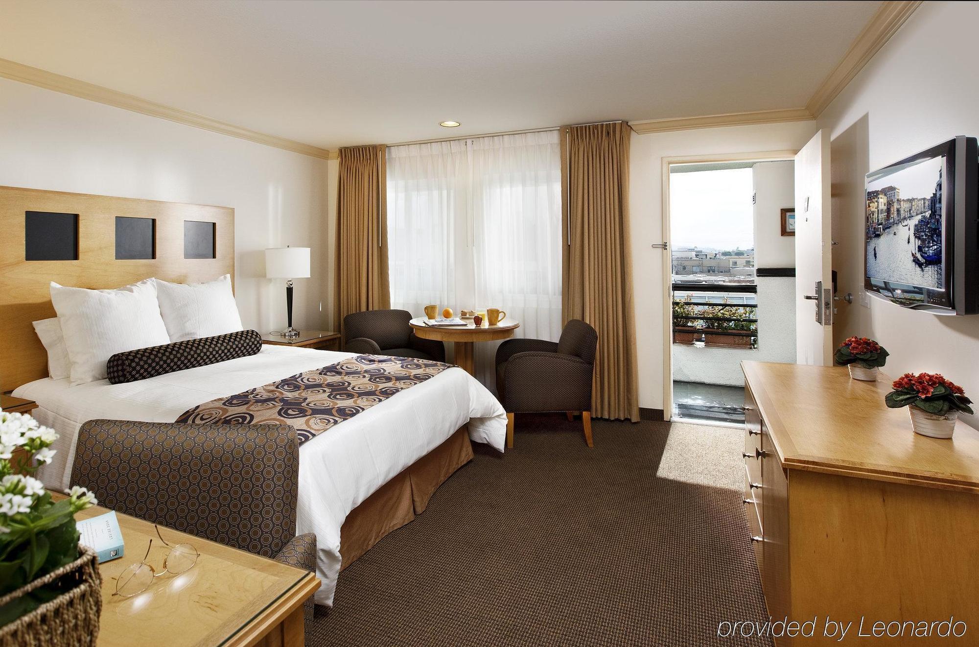 Quality Inn Кеймбридж Стая снимка