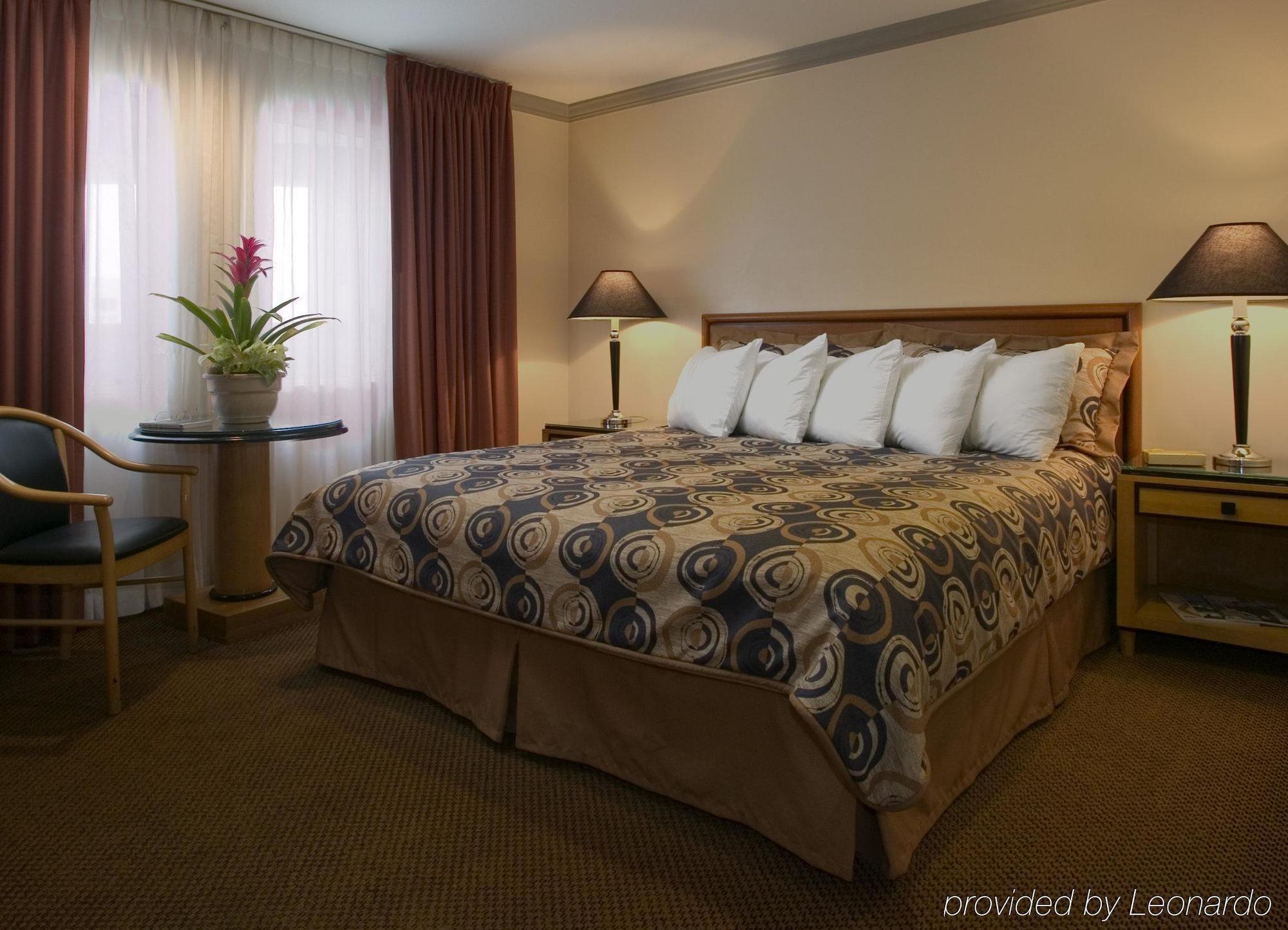 Quality Inn Кеймбридж Стая снимка